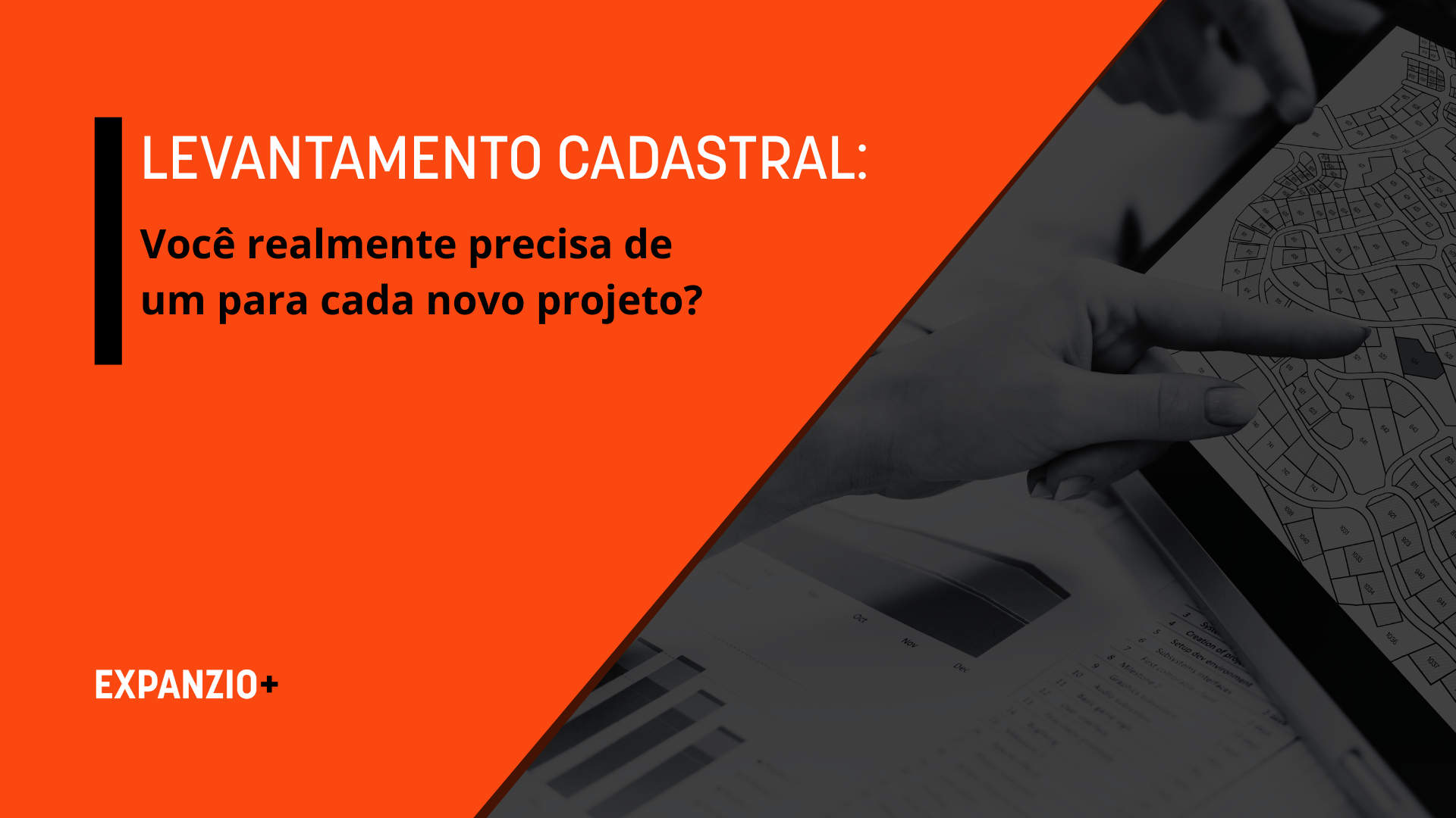 Imagem com fundo laranja e elementos gráficos sobre urbanismo digital. À esquerda, a frase “Levantamento Cadastral: Você realmente precisa de um para cada novo projeto?” destaca-se em branco e preto. À direita, mãos apontam para um mapa em uma tela, representando processos de análise de dados geoespaciais. A imagem ilustra a discussão sobre métodos modernos e tecnológicos aplicados ao levantamento cadastral.